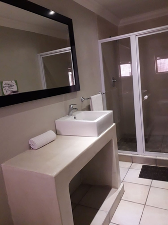 Imagen de la habitación del Hotel Coyotes & Conference Centre. Foto 12