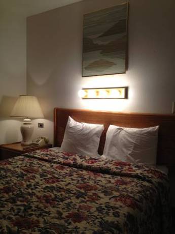 Imagen de la habitación del Hotel Cozy Cove Beachfront Resort Inn. Foto 12