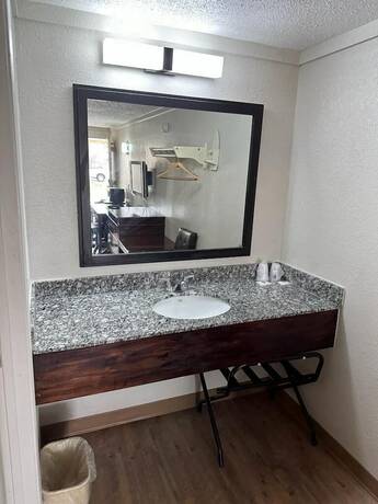 Imagen general del Hotel Cozy Garden Inn By OYO Hwy 40 Richmond. Foto 3