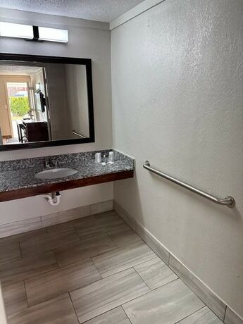 Imagen general del Hotel Cozy Garden Inn By OYO Hwy 40 Richmond. Foto 4