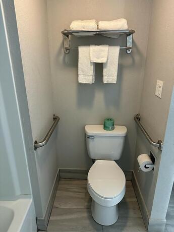 Imagen general del Hotel Cozy Garden Inn By OYO Hwy 40 Richmond. Foto 6