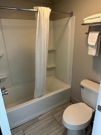 Imagen general del Hotel Cozy Garden Inn By OYO Hwy 40 Richmond. Foto 7