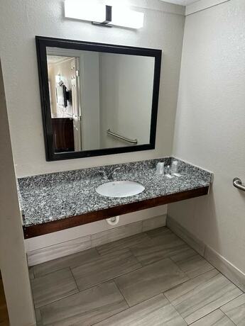 Imagen general del Hotel Cozy Garden Inn By OYO Hwy 40 Richmond. Foto 8
