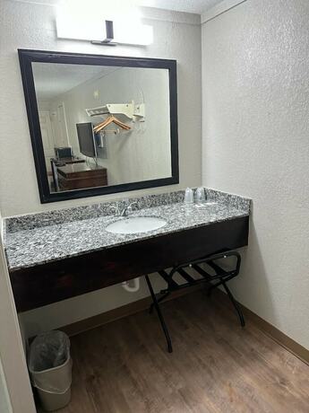 Imagen general del Hotel Cozy Garden Inn By OYO Hwy 40 Richmond. Foto 9