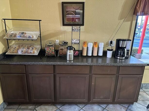 Imagen general del Hotel Cozy Garden Inn By OYO Hwy 40 Richmond. Foto 13