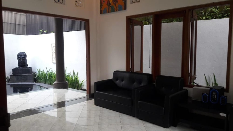 Imagen de los interiores del Hotel Cozy Residence Wedasari Bali. Foto 15