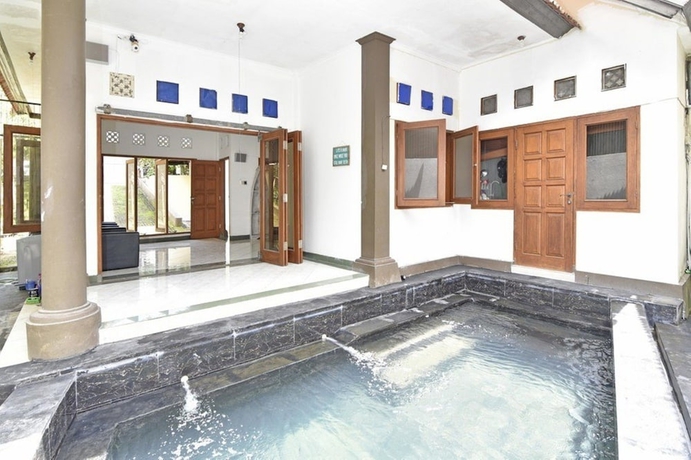 Imagen de la piscina del Hotel Cozy Residence Wedasari Bali. Foto 19