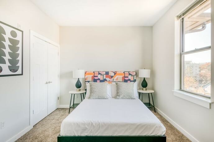 Imagen de la habitación del Hotel CozySuites Music Row. Foto 11