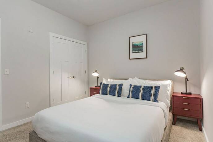 Imagen de la habitación del Hotel CozySuites Music Row. Foto 17