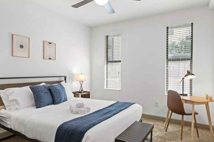 Imagen de la habitación del Hotel CozySuites at Town Lake. Foto 13