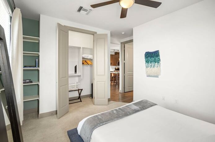 Imagen de la habitación del Hotel CozySuites at Town Lake. Foto 19