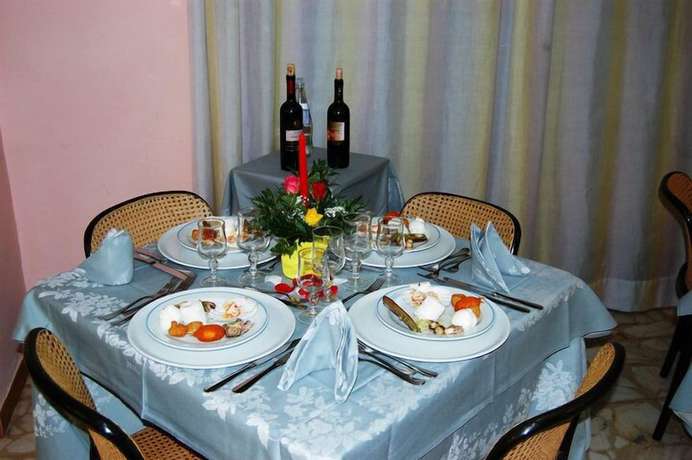 Imagen del bar/restaurante del Hotel Cozza. Foto 2