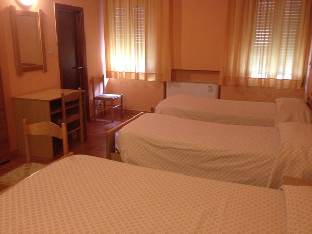 Imagen de la habitación del Hotel Cozza. Foto 6