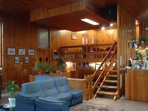 Imagen de los interiores del Hotel Cozza. Foto 15