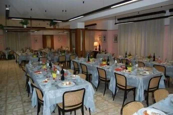 Imagen del bar/restaurante del Hotel Cozza. Foto 5