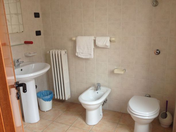 Imagen de la habitación del Hotel Cozza. Foto 8