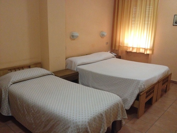 Imagen de la habitación del Hotel Cozza. Foto 9