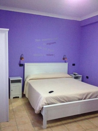 Imagen de la habitación del Hotel Cozza. Foto 12