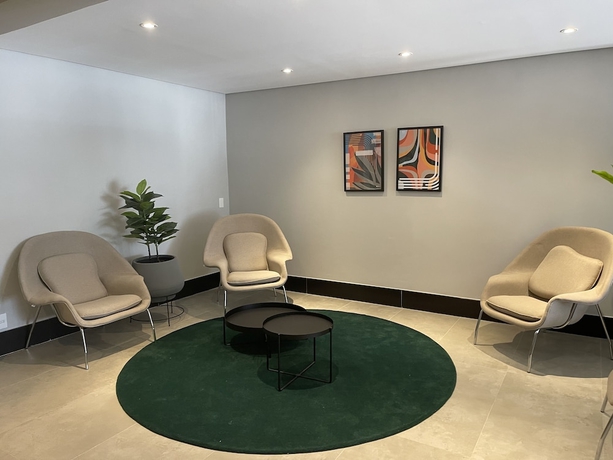 Imagen de los interiores del Hotel Cozzy Su&iacute;tes Para&iacute;so. Foto 18