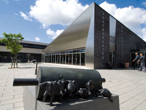 Imagen de los exteriores del Hotel Cph. Foto 8