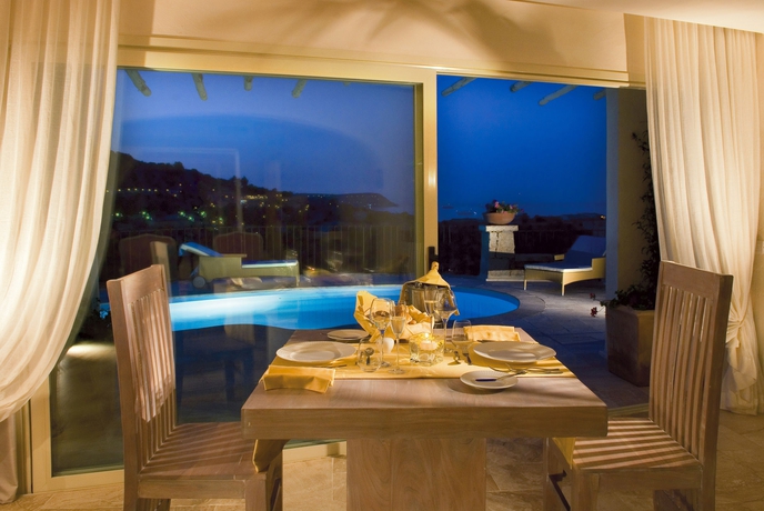 Imagen del bar/restaurante del Hotel Cph Pevero. Foto 2