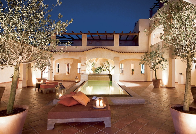 Imagen de los exteriores del Hotel Cph Pevero. Foto 4