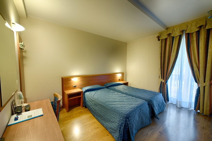 Imagen de la habitación del Hotel Crabun. Foto 8