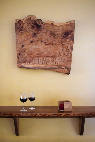 Imagen de los interiores del Hotel Crabun. Foto 16