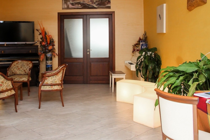 Imagen de los interiores del Hotel Crabun. Foto 19