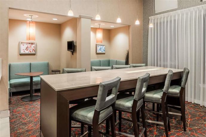 Imagen del bar/restaurante del Hotel Craigshire Suites. Foto 5