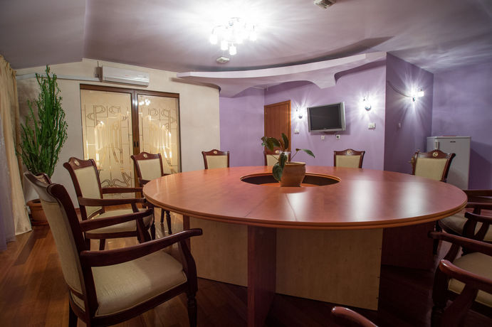 Imagen de la habitación del Hotel Craiovita. Foto 9