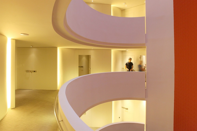 Imagen de los interiores del Hotel Cram. Foto 12