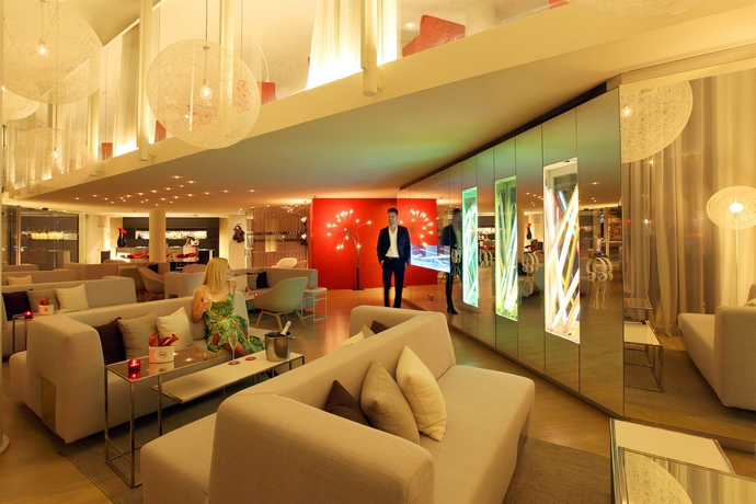 Imagen de los interiores del Hotel Cram. Foto 13