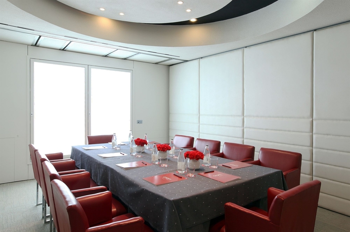 Imagen de los interiores del Hotel Cram. Foto 14