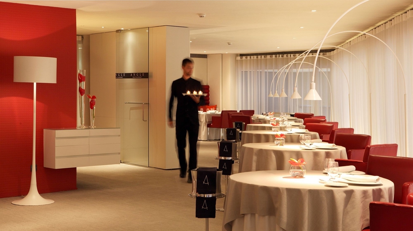 Imagen del bar/restaurante del Hotel Cram. Foto 2