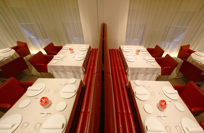 Imagen del bar/restaurante del Hotel Cram. Foto 4