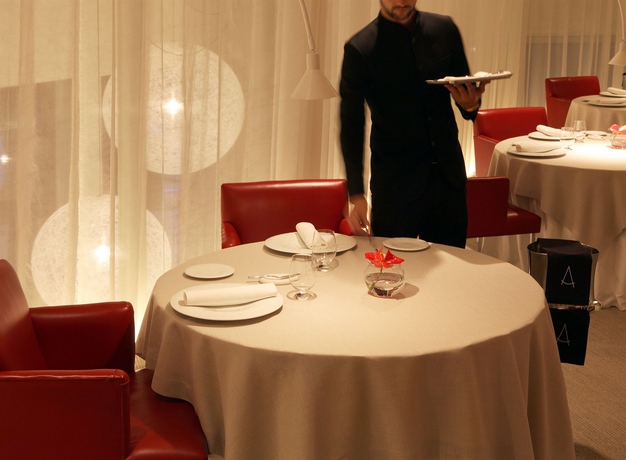 Imagen del bar/restaurante del Hotel Cram. Foto 5