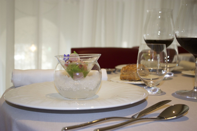 Imagen del bar/restaurante del Hotel Cram. Foto 6