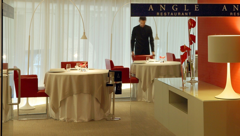 Imagen del bar/restaurante del Hotel Cram. Foto 7