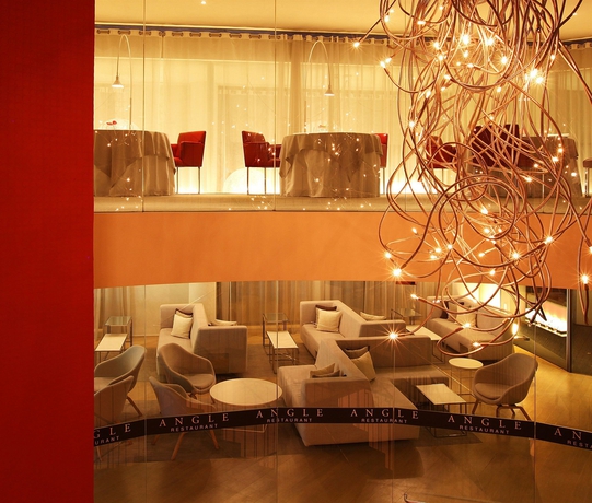 Imagen de los interiores del Hotel Cram. Foto 15