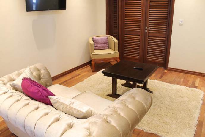 Imagen de la habitación del Hotel Cranes Suites. Foto 8