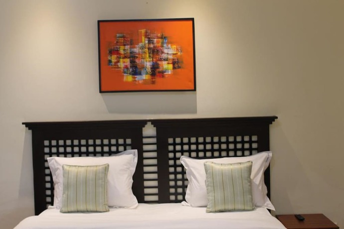 Imagen de la habitación del Hotel Cranes Suites. Foto 10