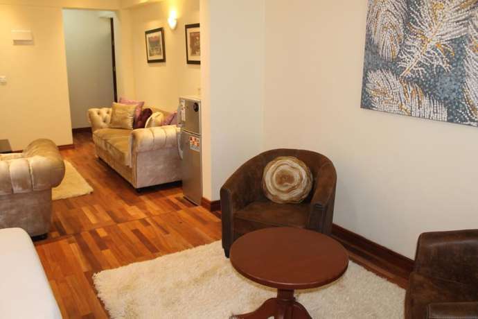 Imagen de la habitación del Hotel Cranes Suites. Foto 18