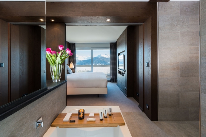 Imagen de la habitación del Hotel Crans Ambassador. Foto 2