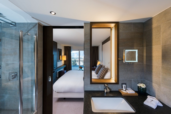 Imagen de la habitación del Hotel Crans Ambassador. Foto 9