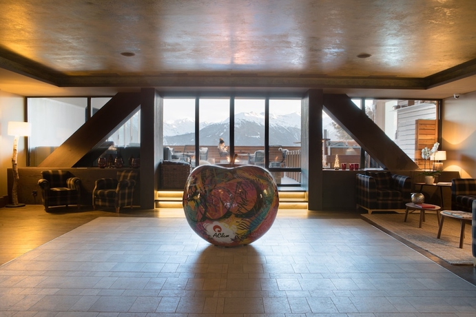 Imagen de los interiores del Hotel Crans Ambassador. Foto 18