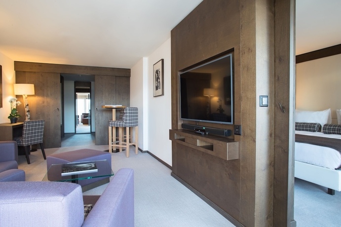 Imagen de la habitación del Hotel Crans Ambassador. Foto 15