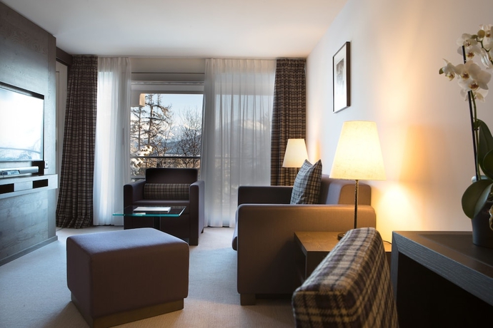 Imagen de la habitación del Hotel Crans Ambassador. Foto 16