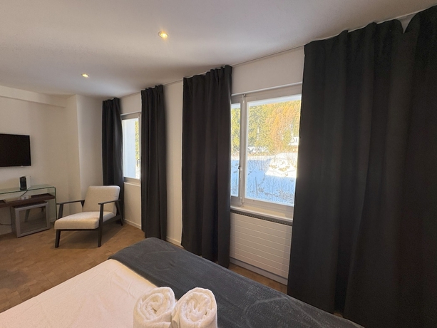 Imagen de la habitación del Hotel Crans Montana Suites. Foto 5