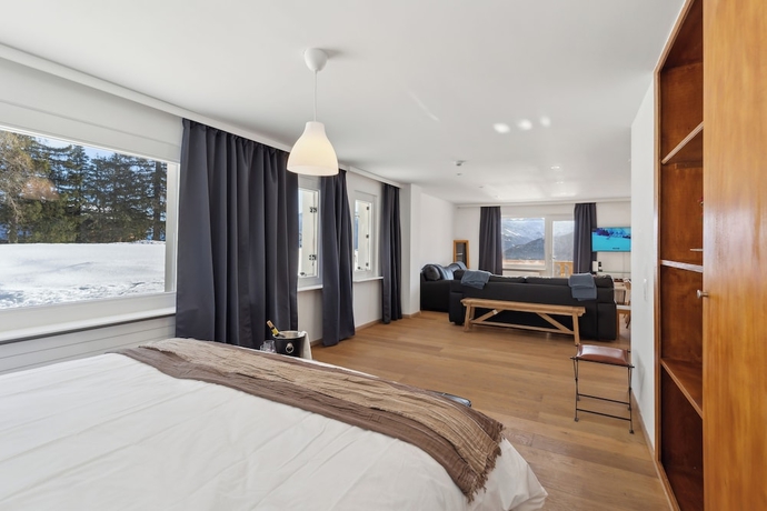 Imagen de la habitación del Hotel Crans Montana Suites. Foto 9